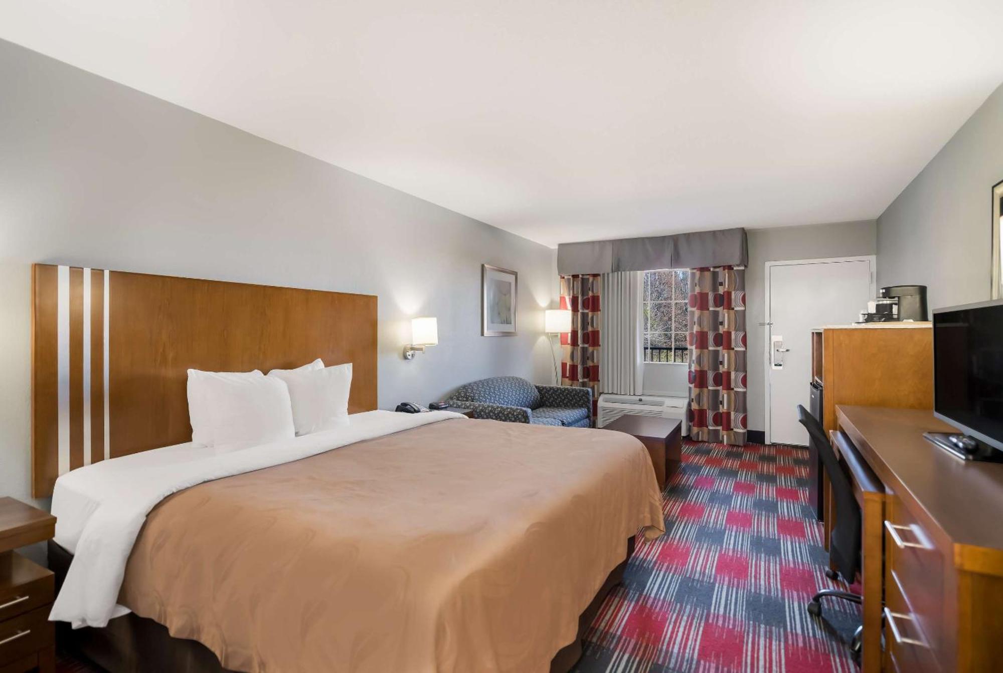 Quality Inn Near Parc Накотиш Екстериор снимка