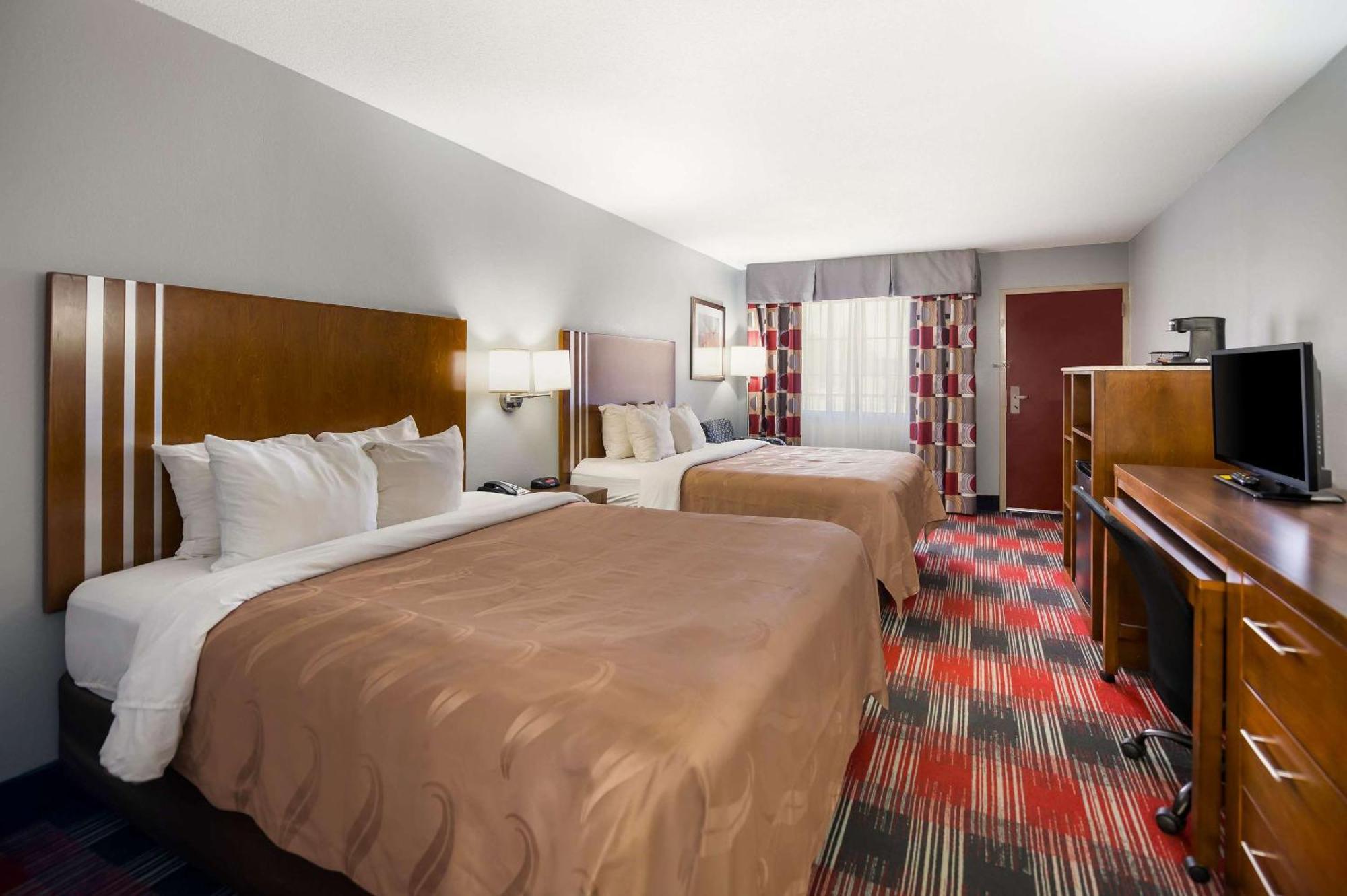 Quality Inn Near Parc Накотиш Екстериор снимка