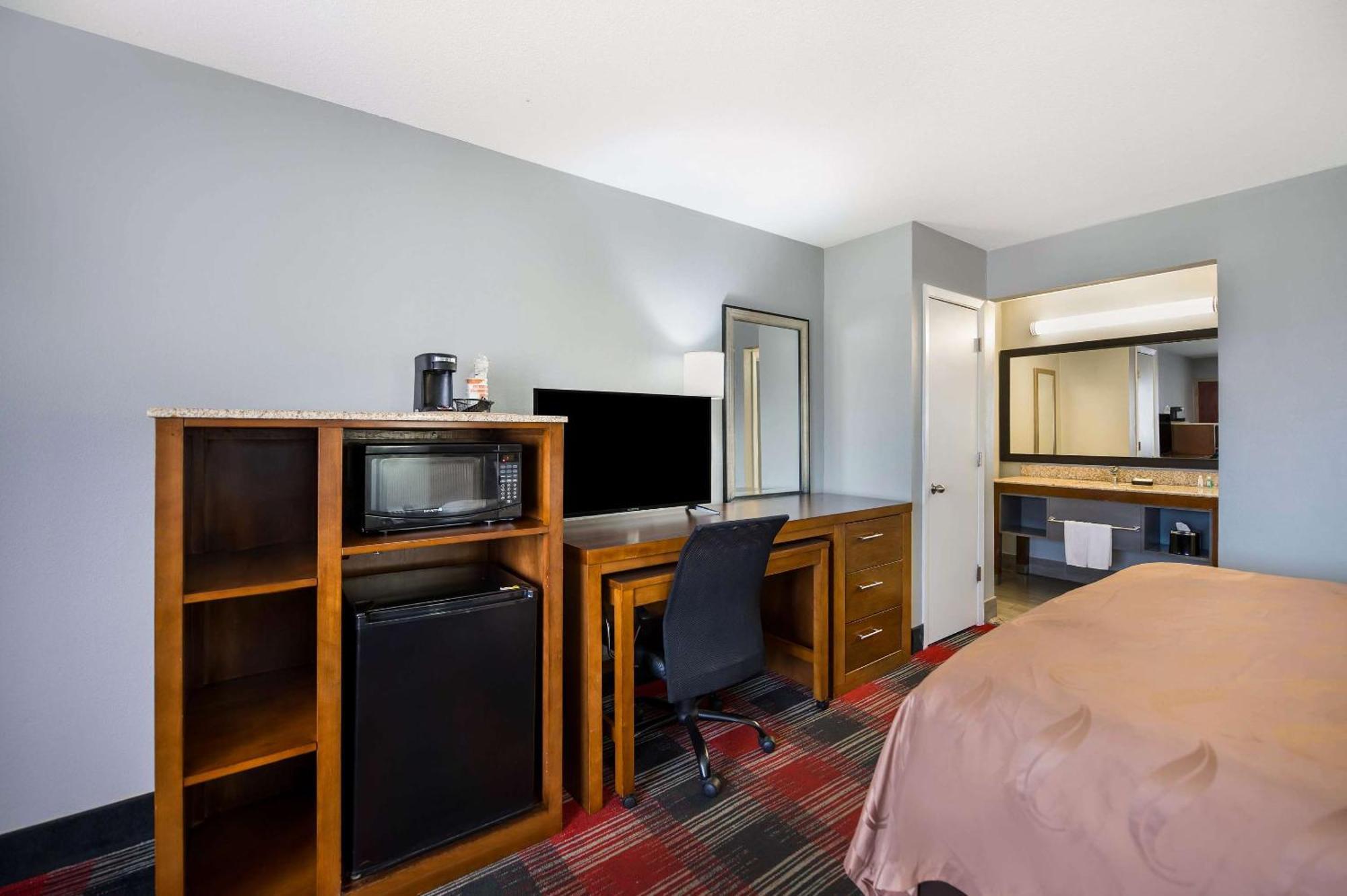 Quality Inn Near Parc Накотиш Екстериор снимка