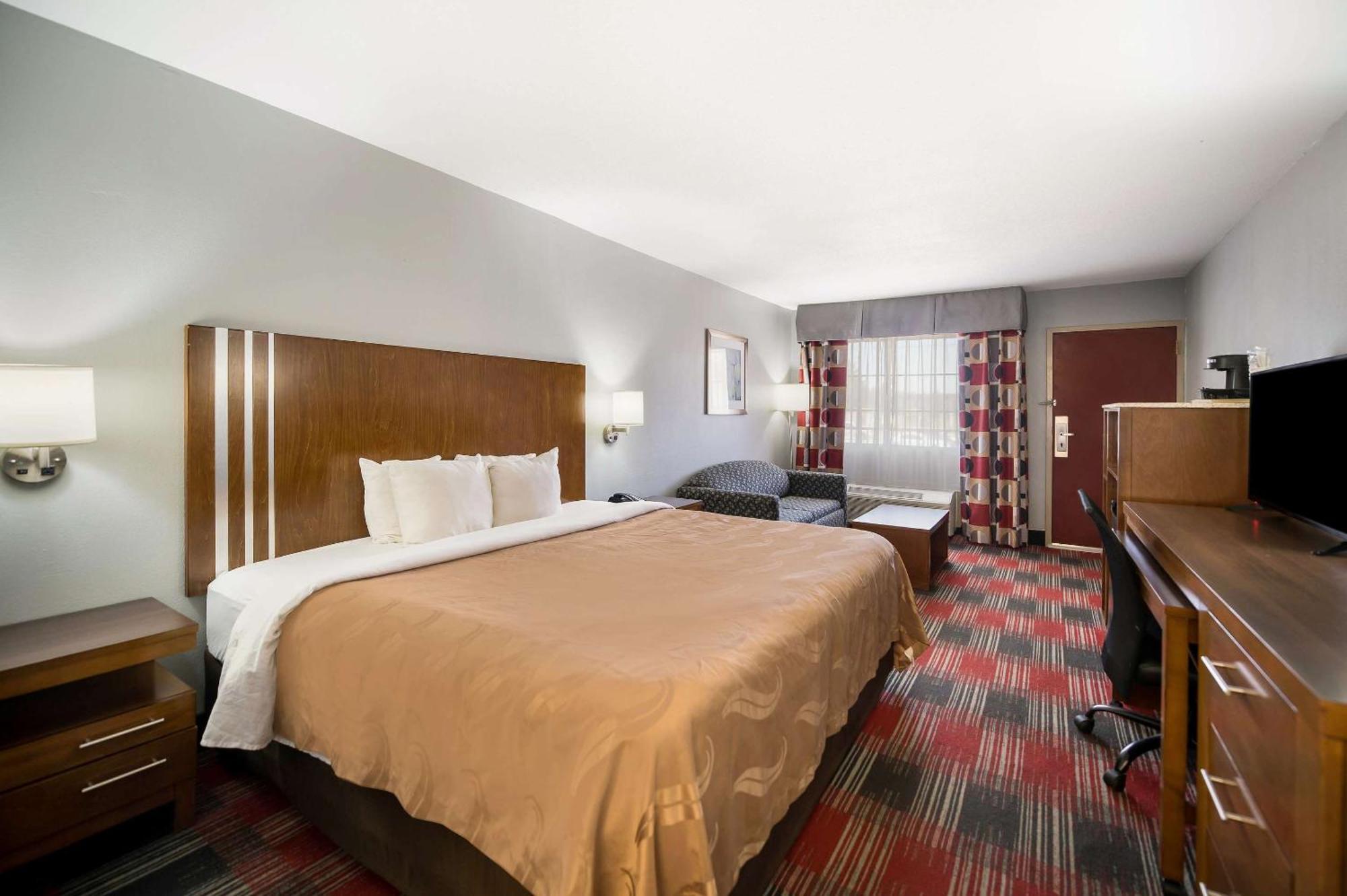 Quality Inn Near Parc Накотиш Екстериор снимка