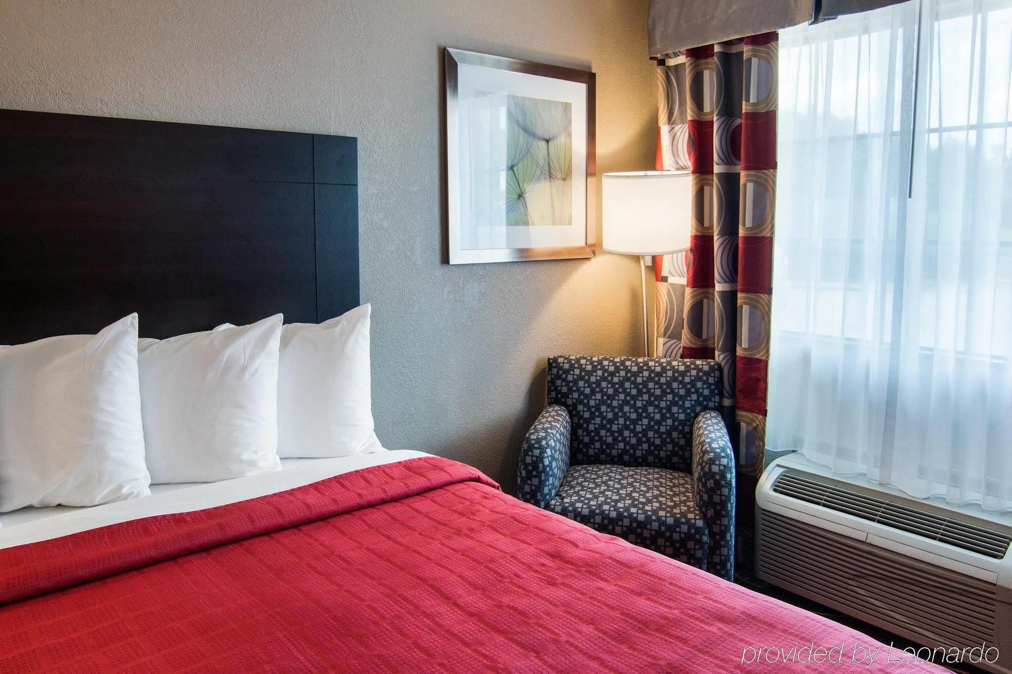 Quality Inn Near Parc Накотиш Екстериор снимка